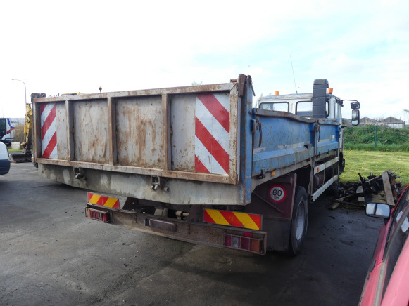 Camion benne basculante Renault 40 ABE 4 (2006-329.446 km) - Camion benne: photos 3 Camion benne basculante Renault 40 ABE 4 (2006-329.446 km) - Camion benne: photos 3