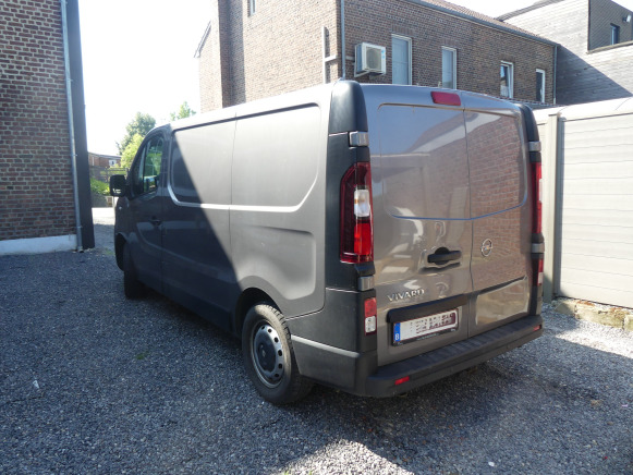 Camionnette Opel Vivaro (2018-122.114 km-VIN:WOVF7G60XJV634111) - Voiture: photos 3 Camionnette Opel Vivaro (2018-122.114 km-VIN:WOVF7G60XJV634111) - Voiture: photos 3