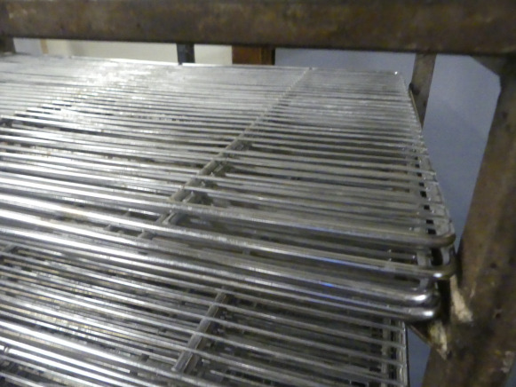 Chariot avec grilles 60x40 cm - Matériel de boulangerie: photos 4 Chariot avec grilles 60x40 cm - Matériel de boulangerie: photos 4