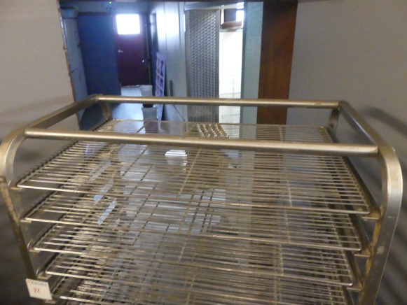 Chariot avec grilles 60x40 cm - Matériel de boulangerie: photos 3 Chariot avec grilles 60x40 cm - Matériel de boulangerie: photos 3