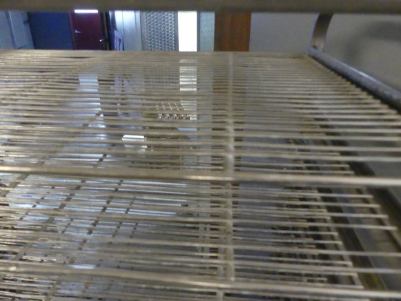 Chariot avec grilles 60x40 cm - Matériel de boulangerie: photos 4 Chariot avec grilles 60x40 cm - Matériel de boulangerie: photos 4