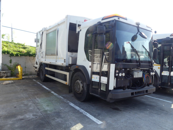REF:1436 - Camion poubelle Renault Access (2013-162.300 km) - Benne à ordures ménagères: photos 2 REF:1436 - Camion poubelle Renault Access (2013-162.300 km) - Benne à ordures ménagères: photos 2