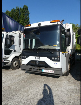 REF:8490 - Camion poubelle Renault Access (2014-236.794 km) - Benne à ordures ménagères: photos 1 REF:8490 - Camion poubelle Renault Access (2014-236.794 km) - Benne à ordures ménagères: photos 1