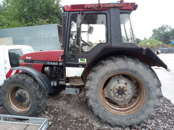 Tracteur Case International 4240XLA - Tracteur agricole: photos 3 Tracteur Case International 4240XLA - Tracteur agricole: photos 3