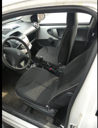 Voiture Peugeot 107 (2012-99.475 km) - Voiture: photos 5 Voiture Peugeot 107 (2012-99.475 km) - Voiture: photos 5