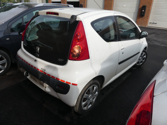 Voiture Peugeot 107 (2012-99.475 km) - Voiture: photos 3 Voiture Peugeot 107 (2012-99.475 km) - Voiture: photos 3