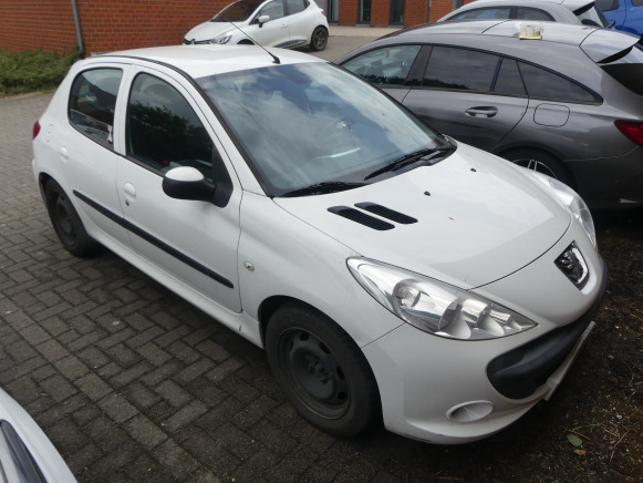 Voiture Peugeot 206+ (2010-119.445 km) - Voiture: photos 1 Voiture Peugeot 206+ (2010-119.445 km) - Voiture: photos 1