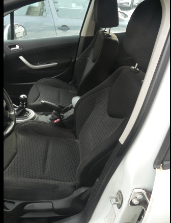 Voiture Peugeot 308 (2010-184.813 km) - Voiture: photos 5 Voiture Peugeot 308 (2010-184.813 km) - Voiture: photos 5