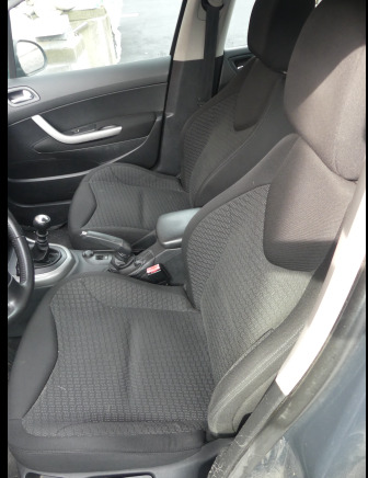 Voiture Peugeot 308 (2010-194.623 km) - Voiture: photos 4 Voiture Peugeot 308 (2010-194.623 km) - Voiture: photos 4
