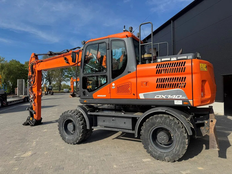 Doosan DX140-5 2018 - Pelle sur pneus: photos 3 Doosan DX140-5 2018 - Pelle sur pneus: photos 3