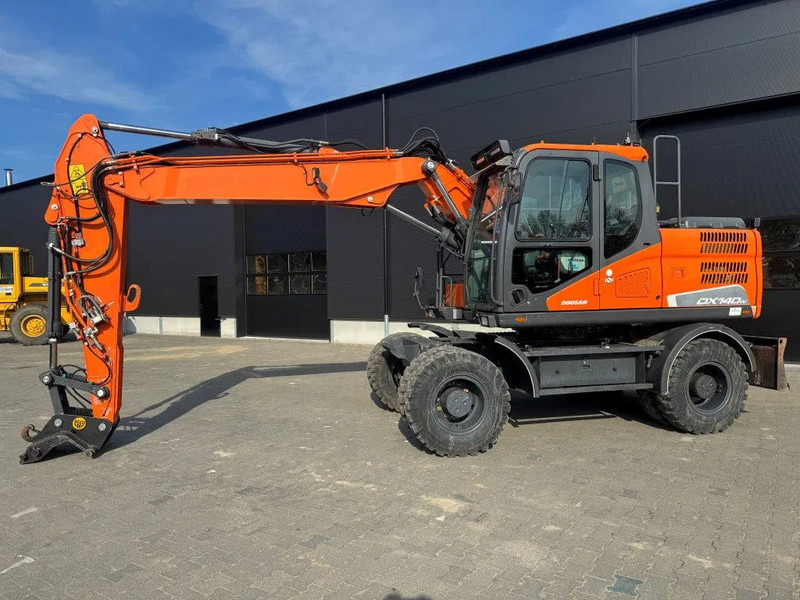 Doosan DX140-5 2018 - Pelle sur pneus: photos 2 Doosan DX140-5 2018 - Pelle sur pneus: photos 2