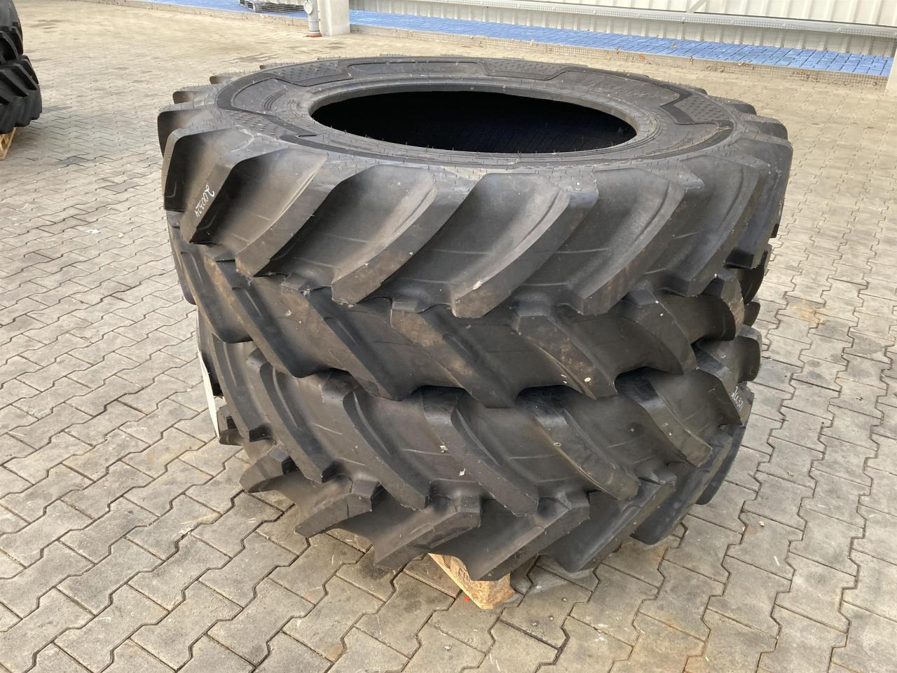Alliance 460/85R34 - Pneu pour Machine agricole: photos 1 Alliance 460/85R34 - Pneu pour Machine agricole: photos 1