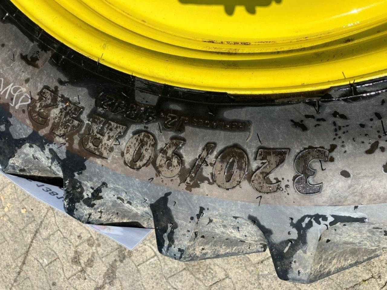 BKT 320/90R42 - Pneu pour Machine agricole: photos 5 BKT 320/90R42 - Pneu pour Machine agricole: photos 5