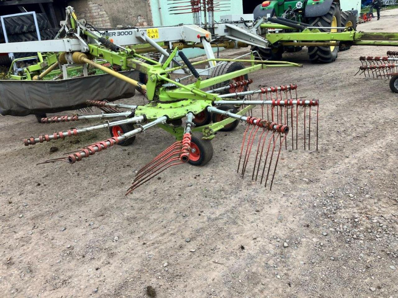 CLAAS Liner 3000 - Faneuse: photos 2 CLAAS Liner 3000 - Faneuse: photos 2