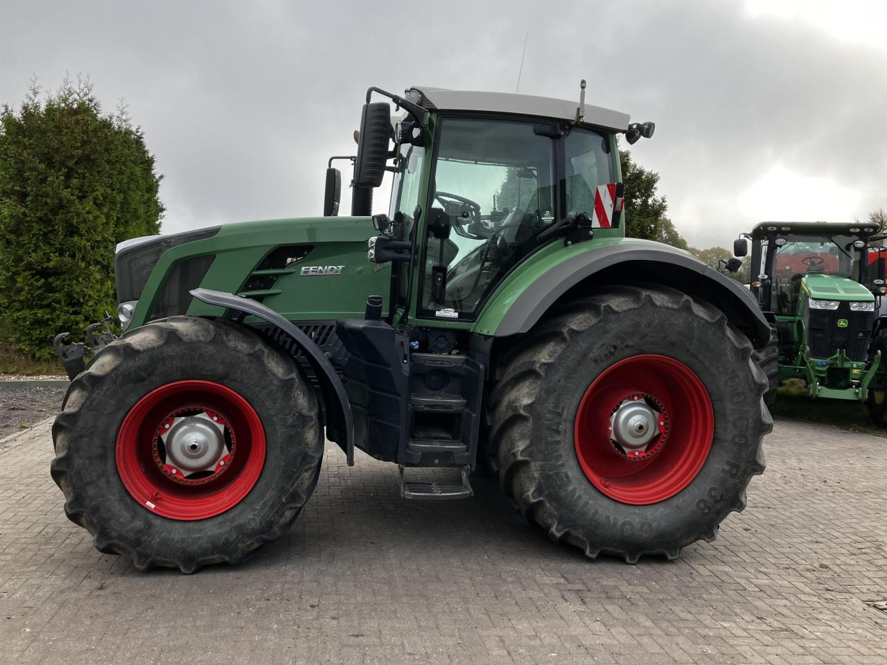 Fendt 828 Vario - Tracteur agricole: photos 1 Fendt 828 Vario - Tracteur agricole: photos 1