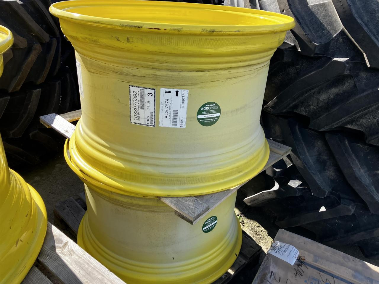 John Deere 23x38 - Pneu pour Machine agricole: photos 1 John Deere 23x38 - Pneu pour Machine agricole: photos 1