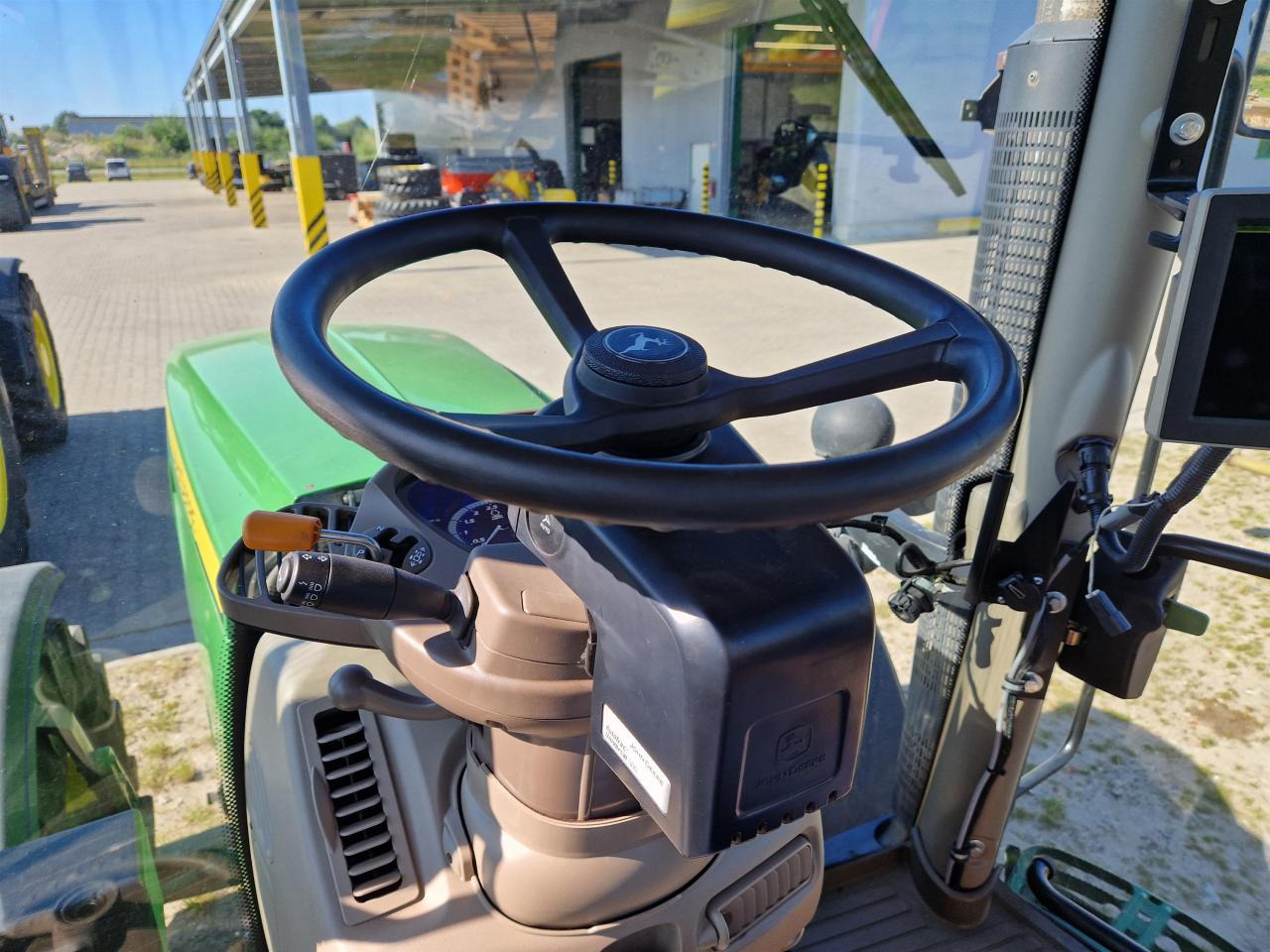 John Deere 6150R - Tracteur agricole: photos 4 John Deere 6150R - Tracteur agricole: photos 4