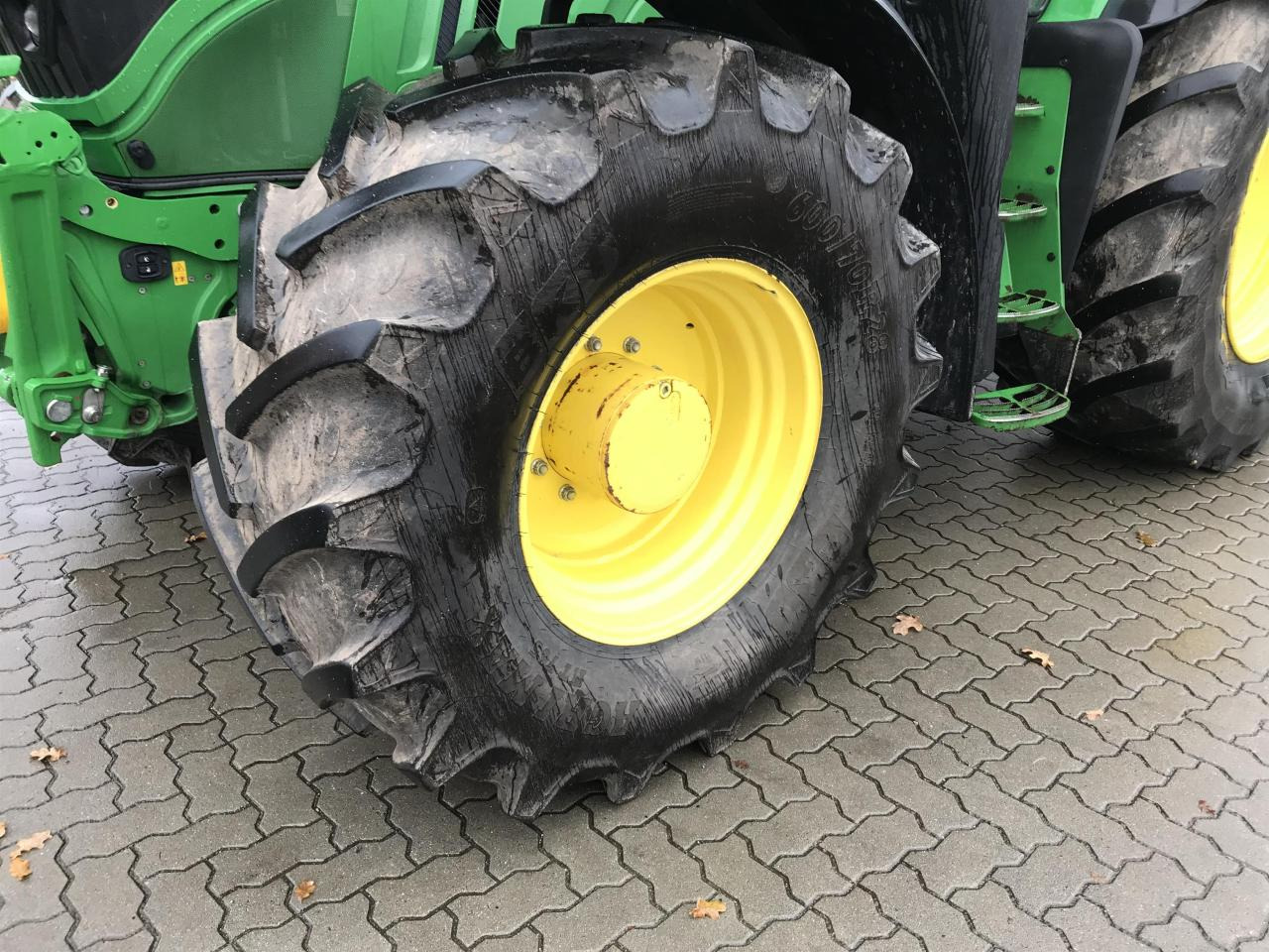 Tracteur agricole John Deere 6215R: photos 9