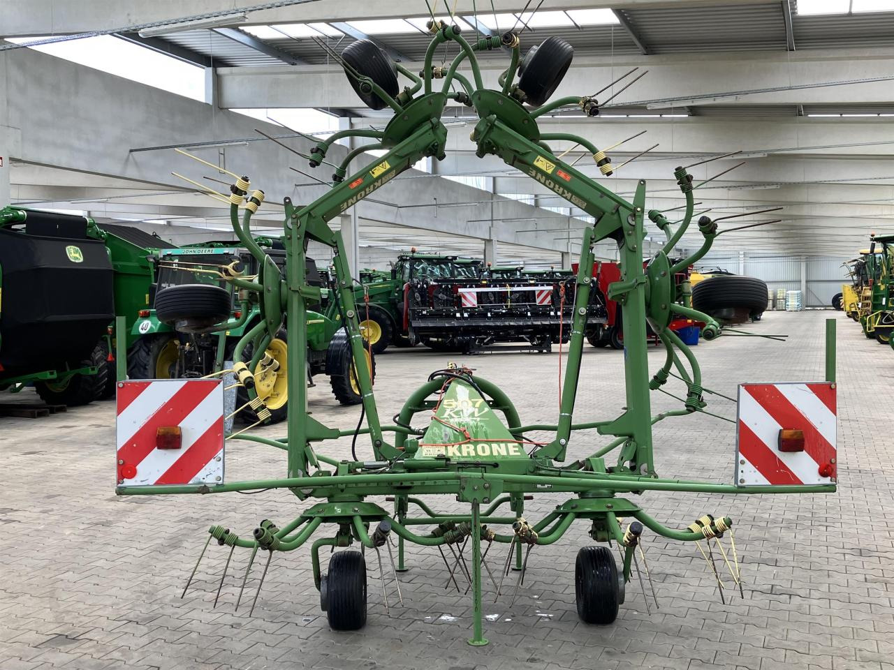 Krone KW 7.70/6x7 - Faneuse: photos 5 Krone KW 7.70/6x7 - Faneuse: photos 5