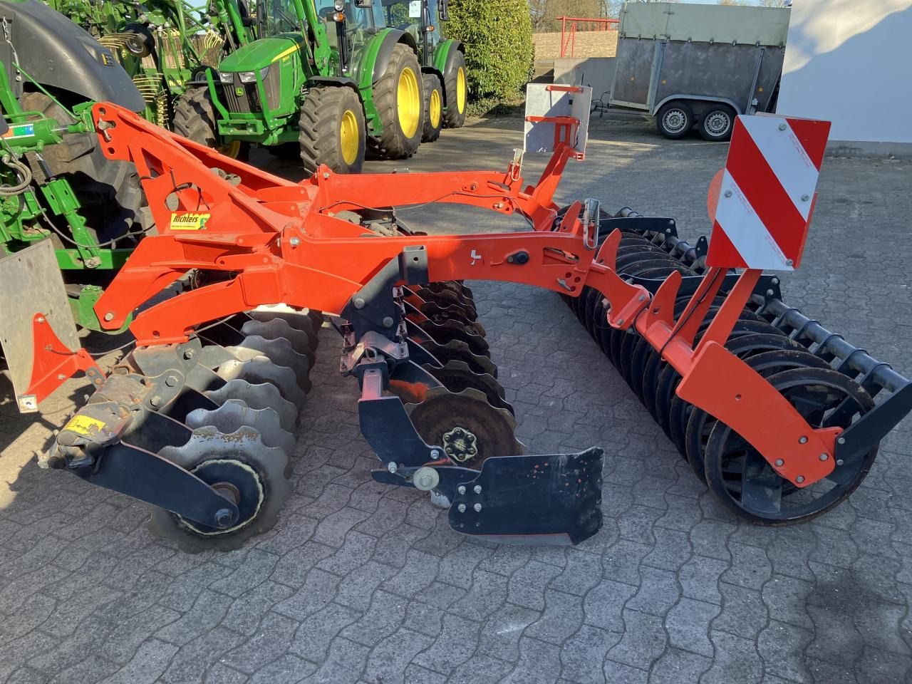 Kuhn 303 - Cover crop: photos 1 Kuhn 303 - Cover crop: photos 1
