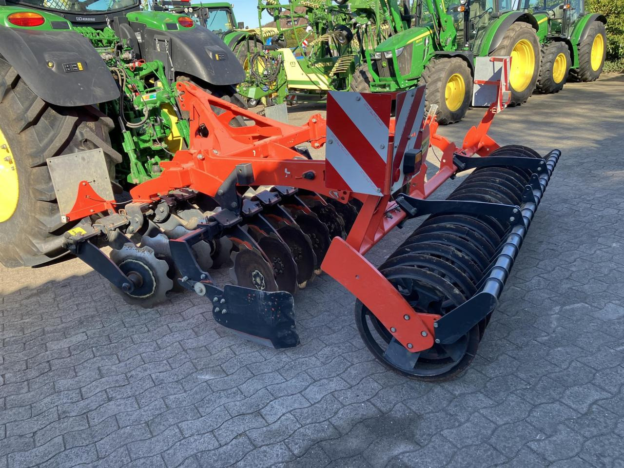 Kuhn 303 - Cover crop: photos 4 Kuhn 303 - Cover crop: photos 4
