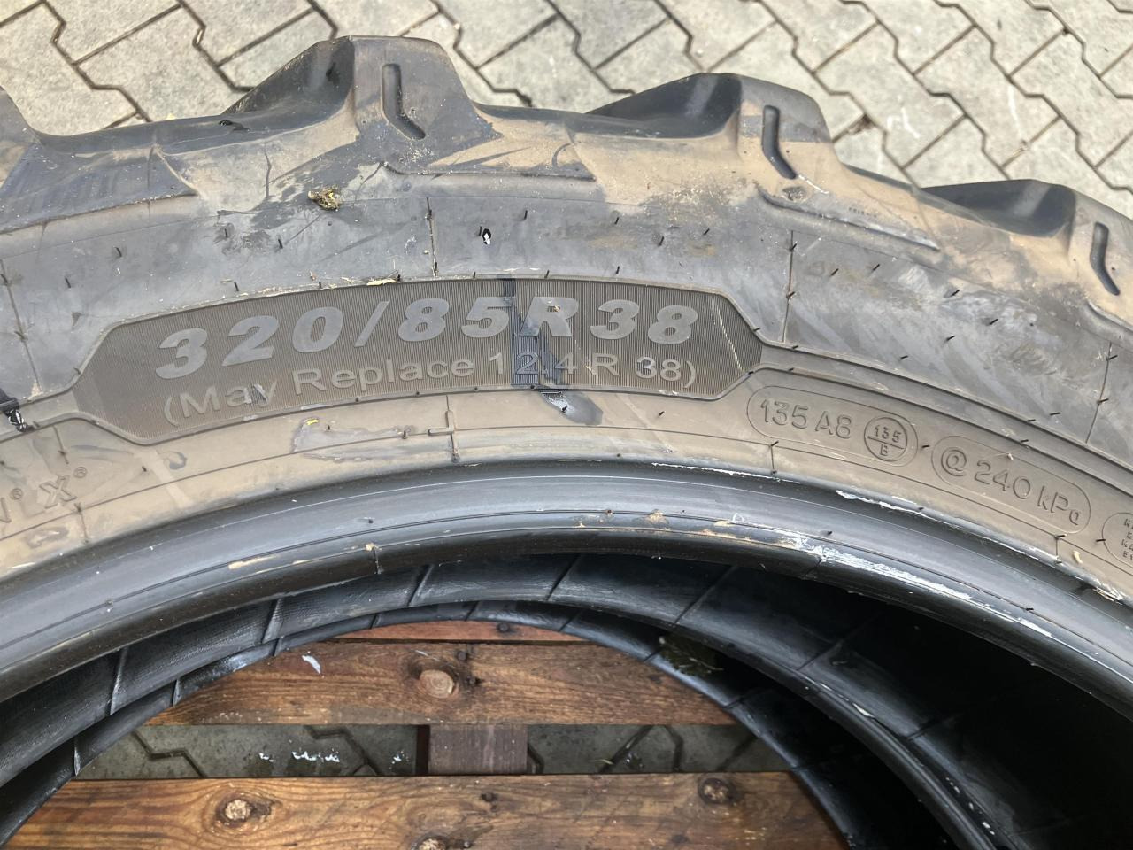 Michelin 320/85R38 - Pneu pour Machine agricole: photos 4 Michelin 320/85R38 - Pneu pour Machine agricole: photos 4