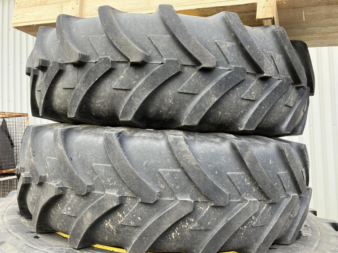 Michelin 420/85R34 - Pneu pour Machine agricole: photos 2 Michelin 420/85R34 - Pneu pour Machine agricole: photos 2