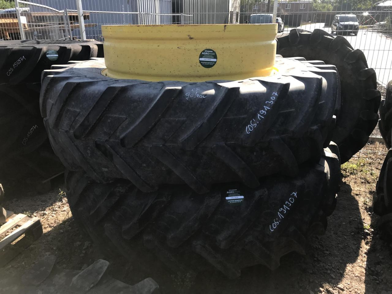 Michelin 520/85R46 - Pneu pour Machine agricole: photos 2 Michelin 520/85R46 - Pneu pour Machine agricole: photos 2