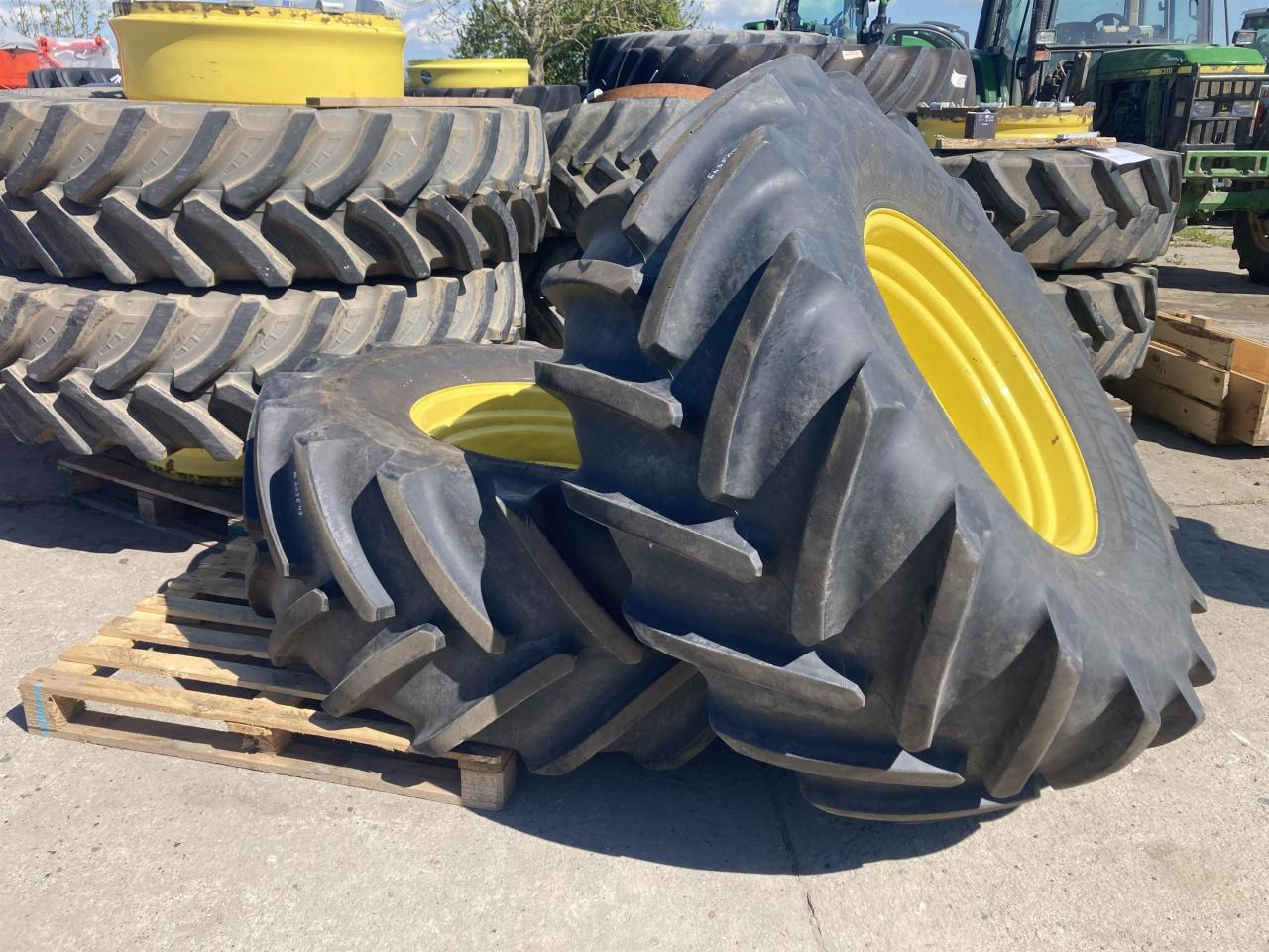 Michelin 600/70R30 - Pneu pour Machine agricole: photos 1 Michelin 600/70R30 - Pneu pour Machine agricole: photos 1
