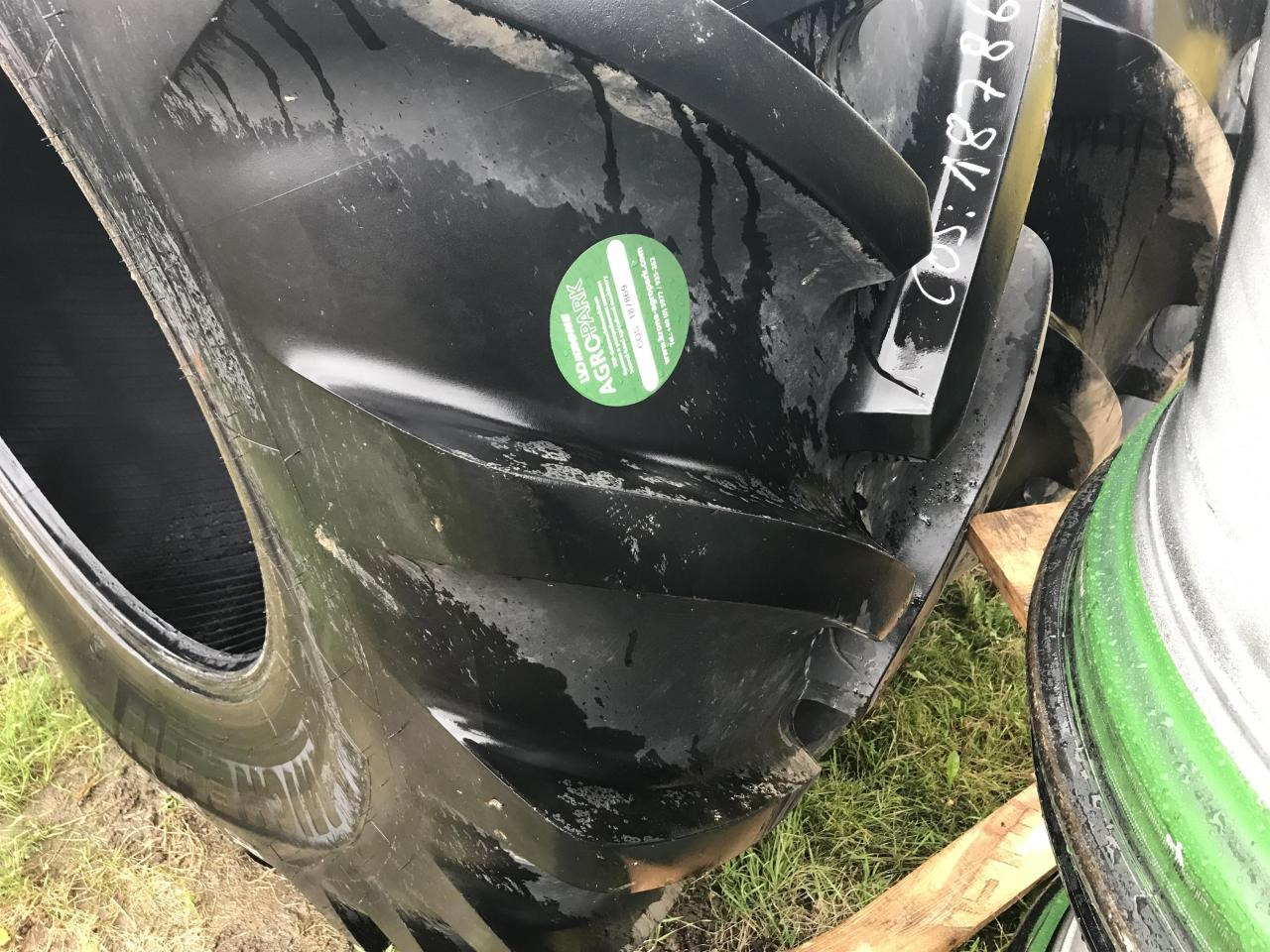 Michelin 710/70R42 - Pneu pour Machine agricole: photos 3 Michelin 710/70R42 - Pneu pour Machine agricole: photos 3