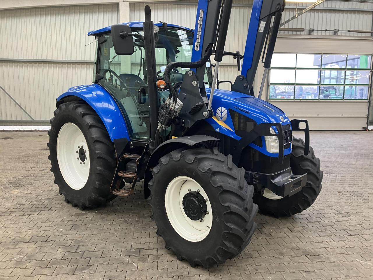 New Holland T 5.105 - Tracteur agricole: photos 3 New Holland T 5.105 - Tracteur agricole: photos 3