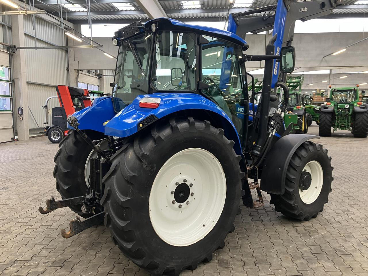 New Holland T 5.105 - Tracteur agricole: photos 4 New Holland T 5.105 - Tracteur agricole: photos 4