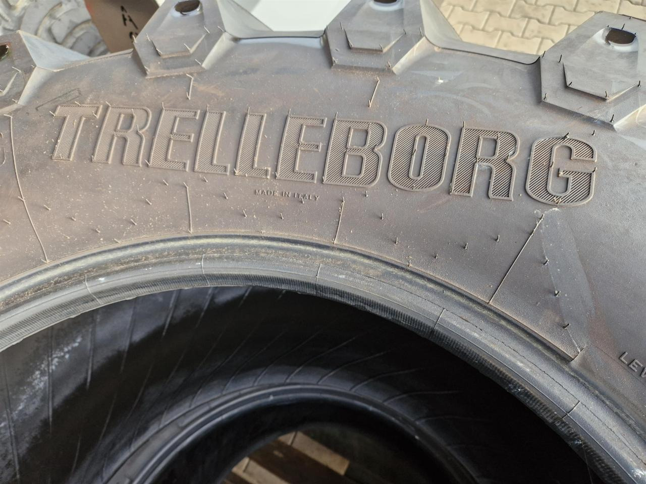 Trelleborg 600/65R28 - Pneu pour Machine agricole: photos 3 Trelleborg 600/65R28 - Pneu pour Machine agricole: photos 3