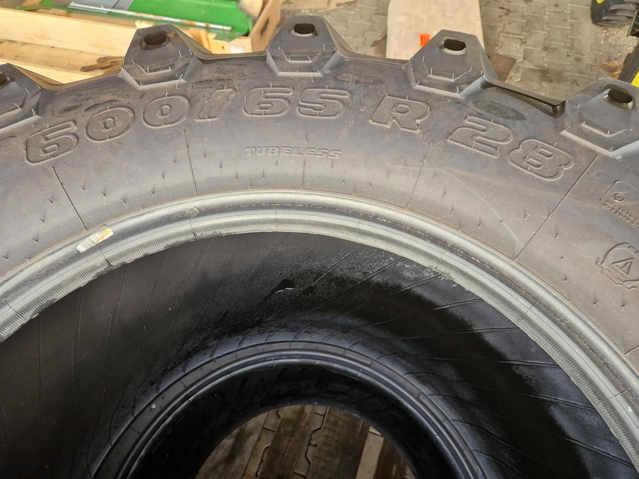 Trelleborg 600/65R28 - Pneu pour Machine agricole: photos 2 Trelleborg 600/65R28 - Pneu pour Machine agricole: photos 2