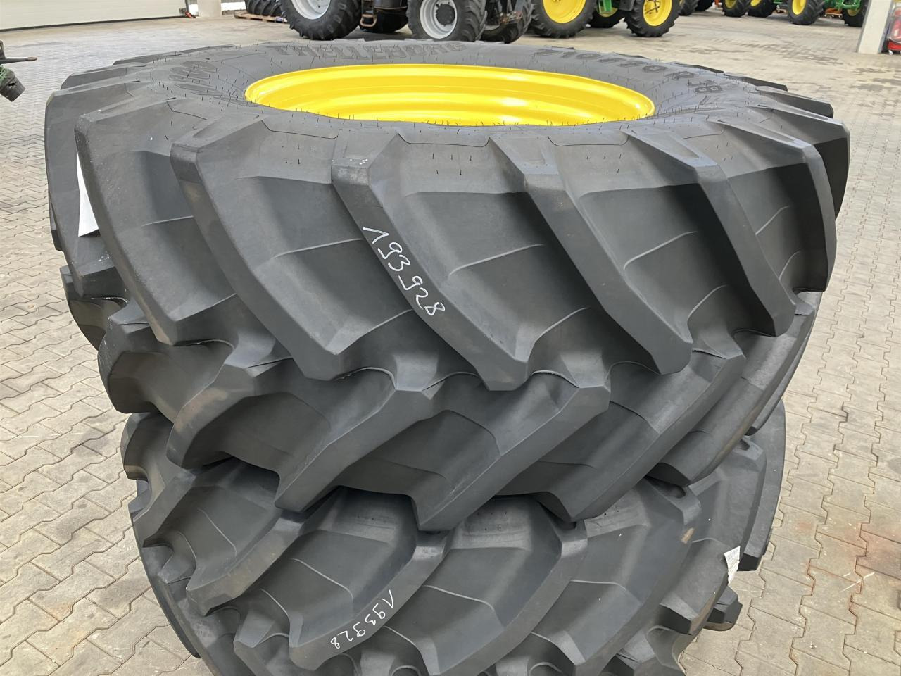 Trelleborg 710/70R38 - Pneu pour Machine agricole: photos 1 Trelleborg 710/70R38 - Pneu pour Machine agricole: photos 1