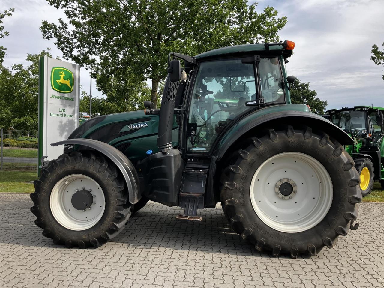 Valtra T174 Versu - Tracteur agricole: photos 1 Valtra T174 Versu - Tracteur agricole: photos 1