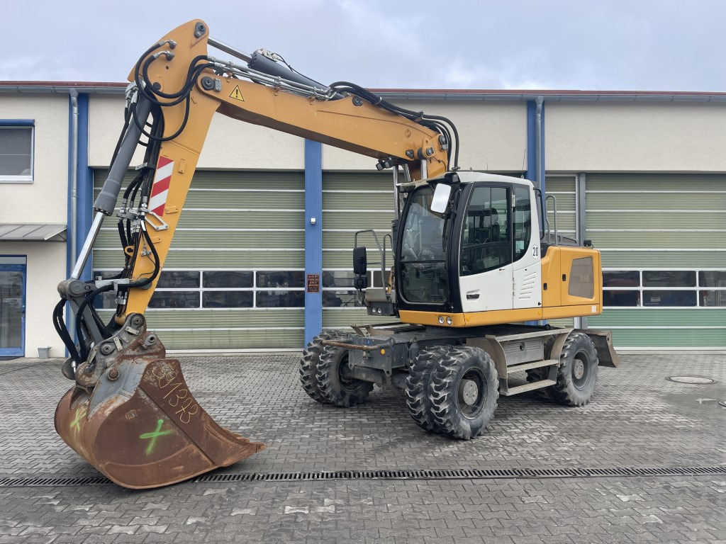 LIEBHERR A 918 - Pelle sur pneus: photos 1 LIEBHERR A 918 - Pelle sur pneus: photos 1