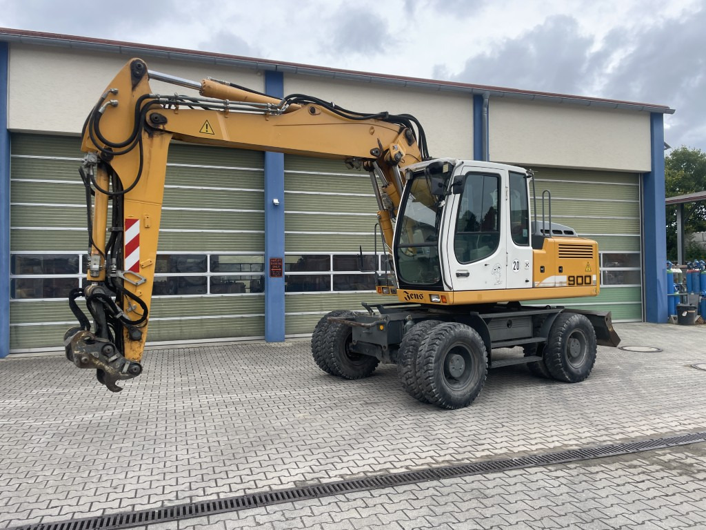 Liebherr A 900 C Litronic - Pelle sur pneus: photos 1 Liebherr A 900 C Litronic - Pelle sur pneus: photos 1