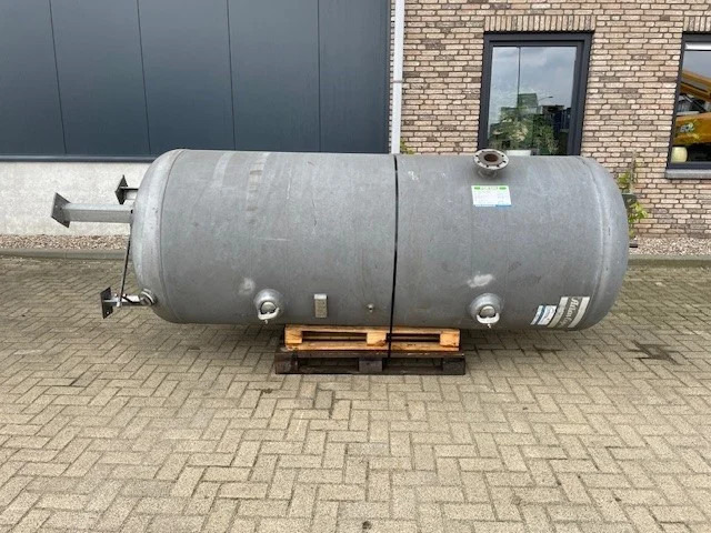Atlas-Copco 3.000 Liter Gegalvaniseerde Verticale luchtketel 11 Bar - Compresseur d'air: photos 1 Atlas-Copco 3.000 Liter Gegalvaniseerde Verticale luchtketel 11 Bar - Compresseur d'air: photos 1