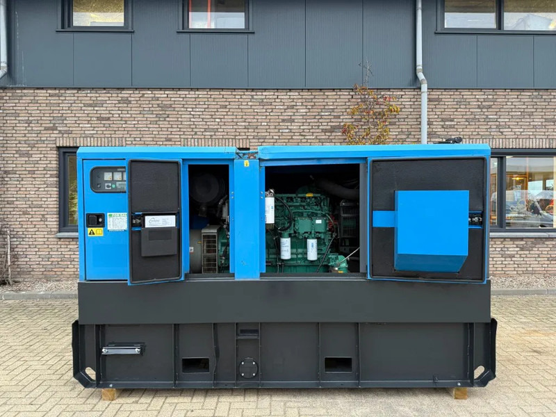 Atlas-Copco QAS 150 Volvo Leroy Somer 165 kVA Silent Rental generatorset XXL tank - Groupe électrogène: photos 3 Atlas-Copco QAS 150 Volvo Leroy Somer 165 kVA Silent Rental generatorset XXL tank - Groupe électrogène: photos 3