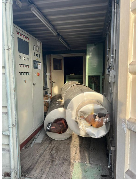 Groupe électrogène Cummins KTA 38 G1 Leroy Somer 1500 kVA Silent generatorset in 40 ft container: photos 12