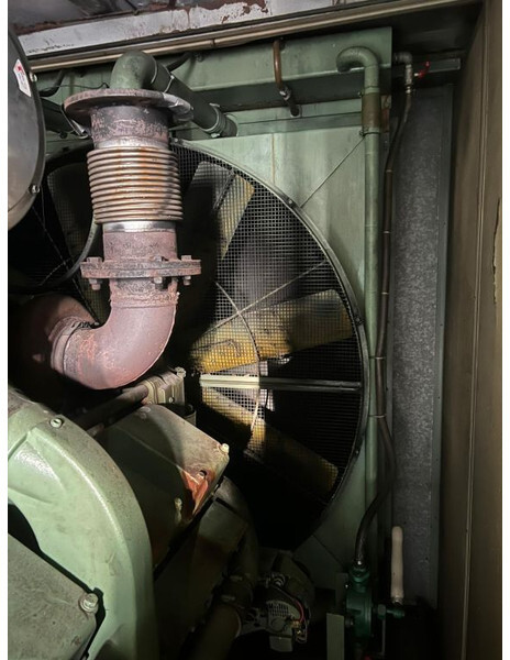 Groupe électrogène Cummins KTA 38 G1 Leroy Somer 1500 kVA Silent generatorset in 40 ft container: photos 19