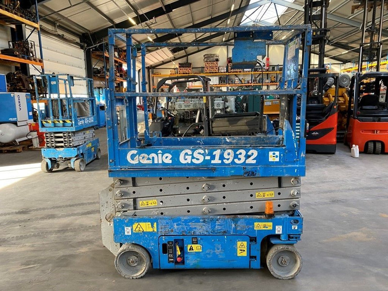 Nacelle ciseaux Genie GS 1932 Elektrische Schaarhoogwerker 7.8 meter werkhoogte 304 uur !: photos 7 Nacelle ciseaux Genie GS 1932 Elektrische Schaarhoogwerker 7.8 meter werkhoogte 304 uur !: photos 7