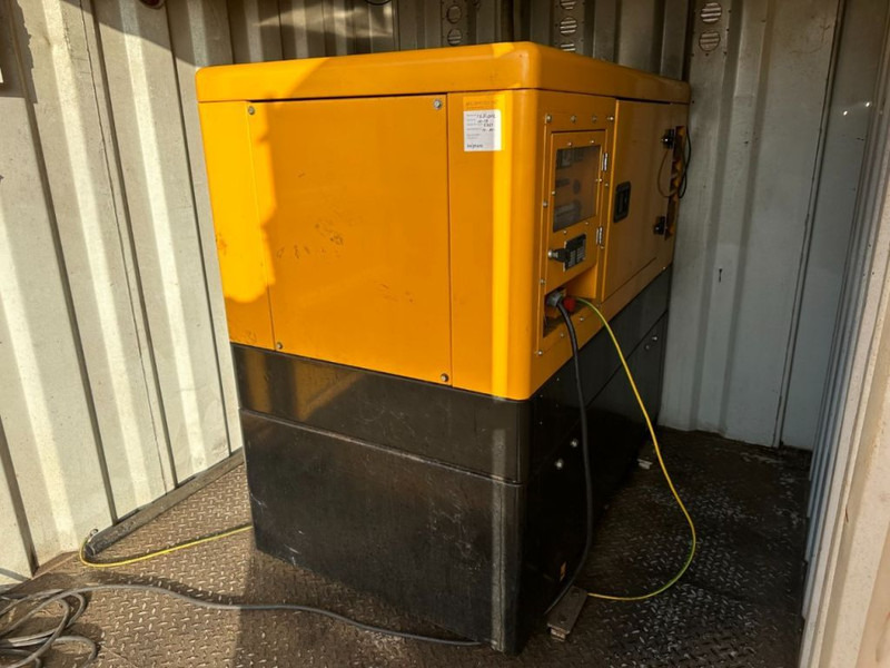 Himoinsa Lombardini LDW 1003 Mecc Alte Spa 9 kVA Supersilent generatorset in 8 ft container - Groupe électrogène: photos 4 Himoinsa Lombardini LDW 1003 Mecc Alte Spa 9 kVA Supersilent generatorset in 8 ft container - Groupe électrogène: photos 4