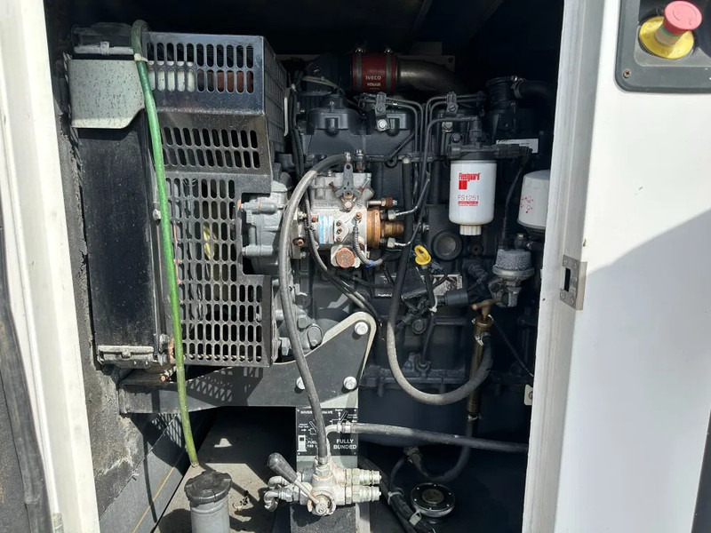 Iveco FPT F32 AM1A Leroy Somer 32 kVA Silent generatorset 408 hours ! - Groupe électrogène: photos 4 Iveco FPT F32 AM1A Leroy Somer 32 kVA Silent generatorset 408 hours ! - Groupe électrogène: photos 4