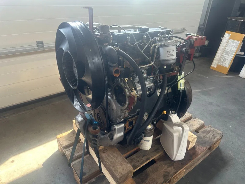 Perkins 1004-40 Diesel Engine 4 cilinder 65 PK Motor t.b.v Linde Heftruck - Moteur pour Matériel de manutention: photos 5 Perkins 1004-40 Diesel Engine 4 cilinder 65 PK Motor t.b.v Linde Heftruck - Moteur pour Matériel de manutention: photos 5