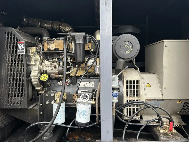 Groupe électrogène Perkins 1104D-44T Stamford 63 kVA Silent generatorset: photos 6
