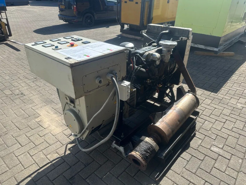 Perkins T4.236 Stamford 60 kVA generatorset 645 hours ! - Groupe électrogène: photos 3 Perkins T4.236 Stamford 60 kVA generatorset 645 hours ! - Groupe électrogène: photos 3