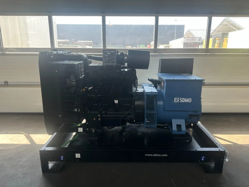 SDMO JS100K John Deere Leroy Somer 100 kVA generatorset - Groupe électrogène: photos 3 SDMO JS100K John Deere Leroy Somer 100 kVA generatorset - Groupe électrogène: photos 3