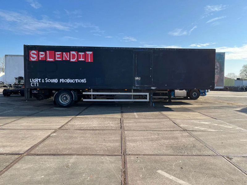 Netam-Fruehauf ONCRK 22110 - Semi-remorque fourgon: photos 3 Netam-Fruehauf ONCRK 22110 - Semi-remorque fourgon: photos 3